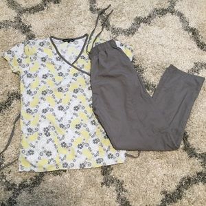 🌼 Paisley Scrub Top and Pants🌼